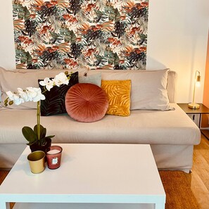 Apartment | Living room - Scenic Mont-dore Couple Getaway (Mont-Dore)