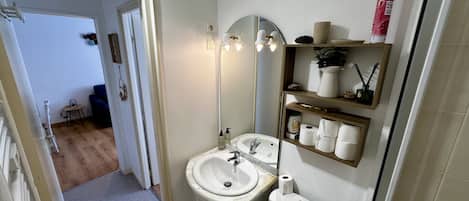 Apartment | Bathroom