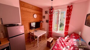 Apartment | Living room - Modern hub Near the Village Stream (Mont-Dore)