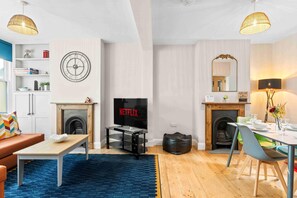 Smart TV - Railway Rest | By My Getaways (Brighton)