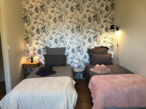 6 slaapkamers, een strijkplank/strijkijzer, internet, beddengoed