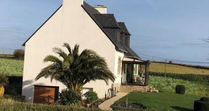 Large, spacious Germaine house in a quiet location 10 minutes from the sea.