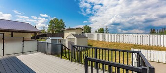 Woodland Basement Suite near Boardwalk
