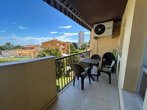 Apartment | Balcony - Apartment in Benalmadena With Sea Views (Benalmádena)
