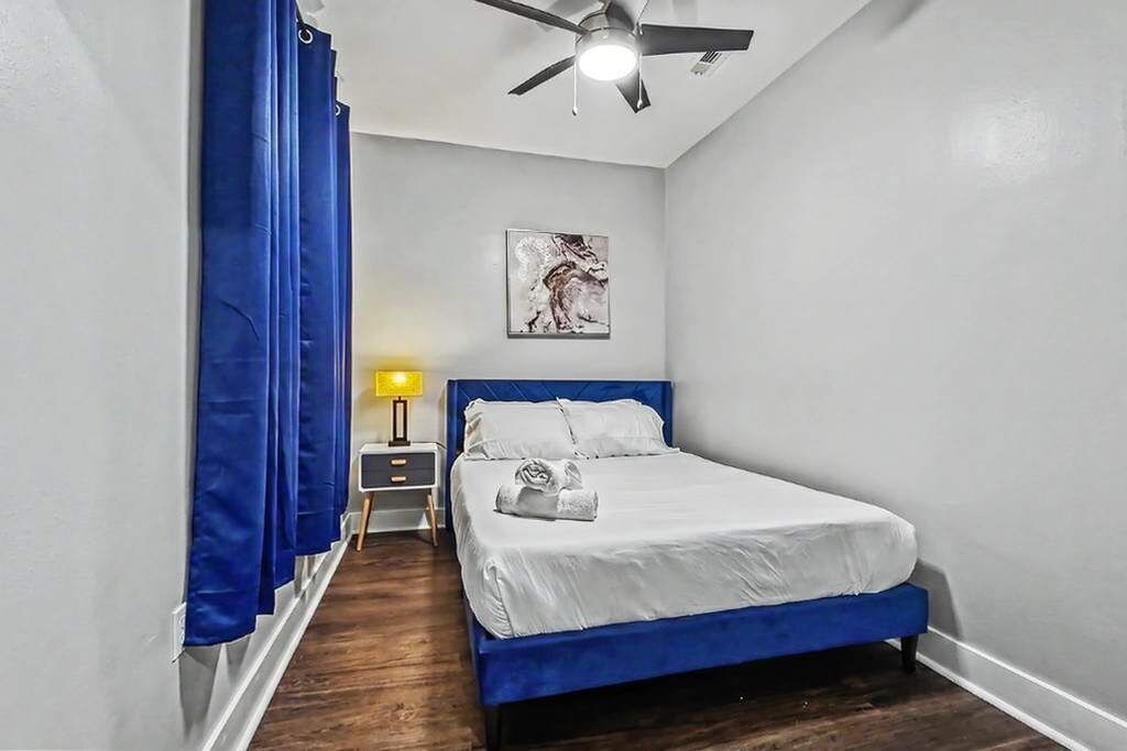 2 bedrooms, bed sheets