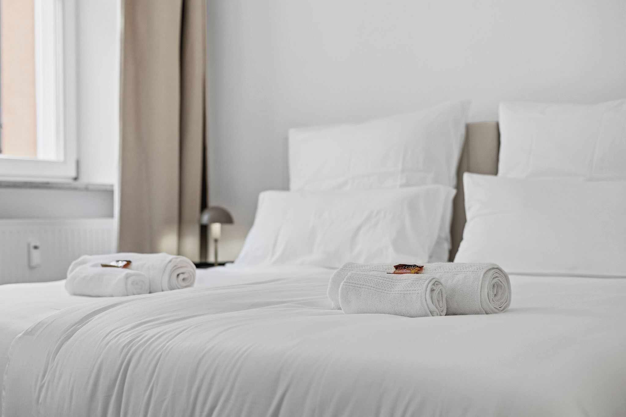 2 chambres, bureau, fer et planche à repasser, accès au Wi-Fi (inclus)