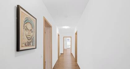 BetterStay Central Apartment in Straubing for 6 People I 97m² I KitchenI Netflix