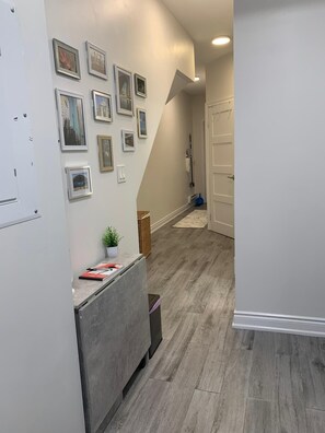 Interior - Cozy Downtown Toronto Retreat Near King W & Queen W Life (Toronto)