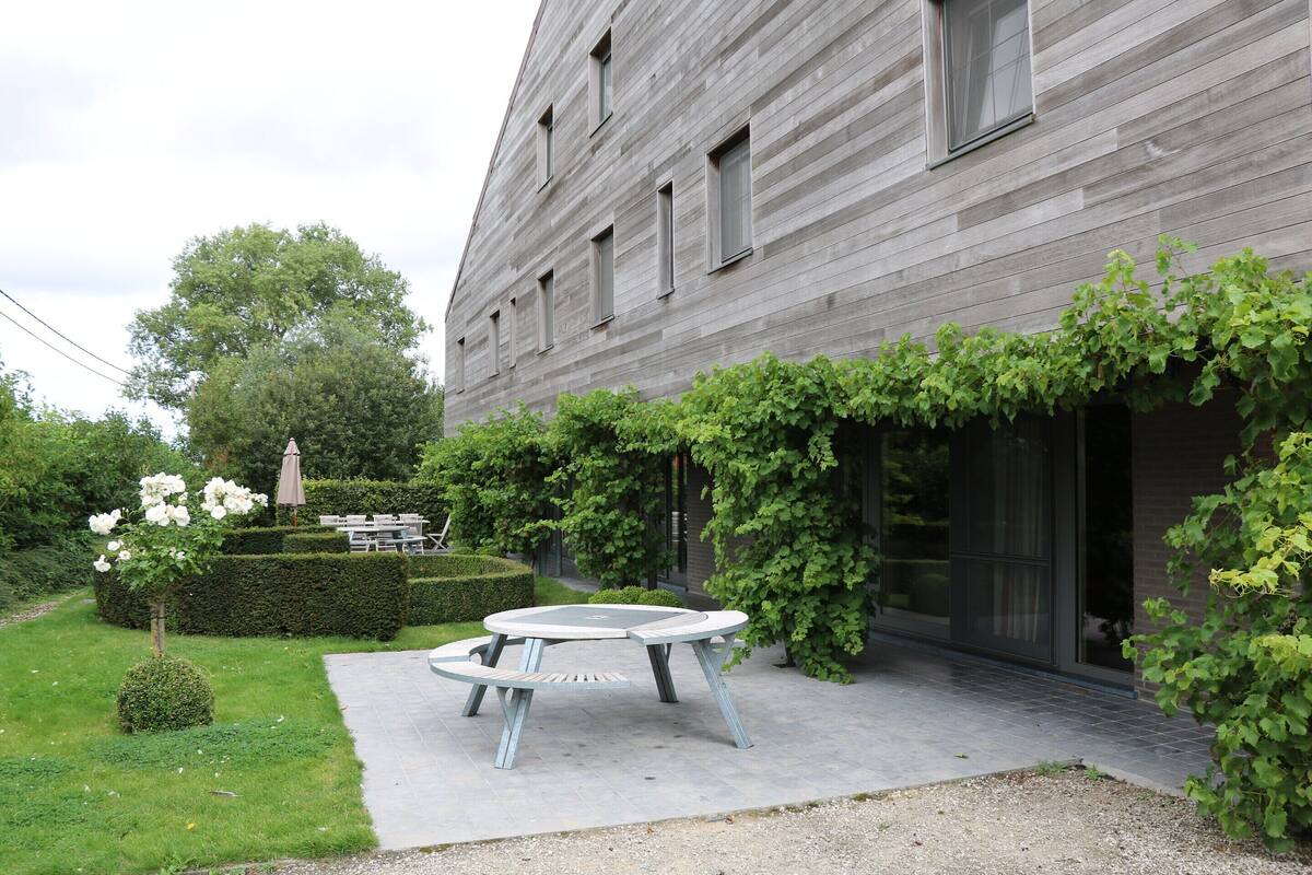 House | Outdoor dining