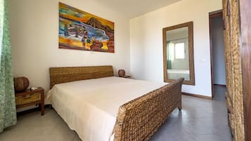 2 makuuhuonetta, silitysrauta/-lauta