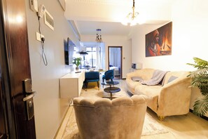 Living area - Spacious 1-bedroom apartment in Kilimani with extra bed & gym near yaya centre (Nairobi)