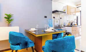 Private kitchen - Spacious 1-bedroom apartment in Kilimani with extra bed & gym near yaya centre (Nairobi)