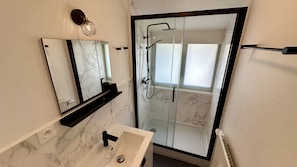Apartment | Bathroom - Modern Family Villa in La Bourboule (La Bourboule)