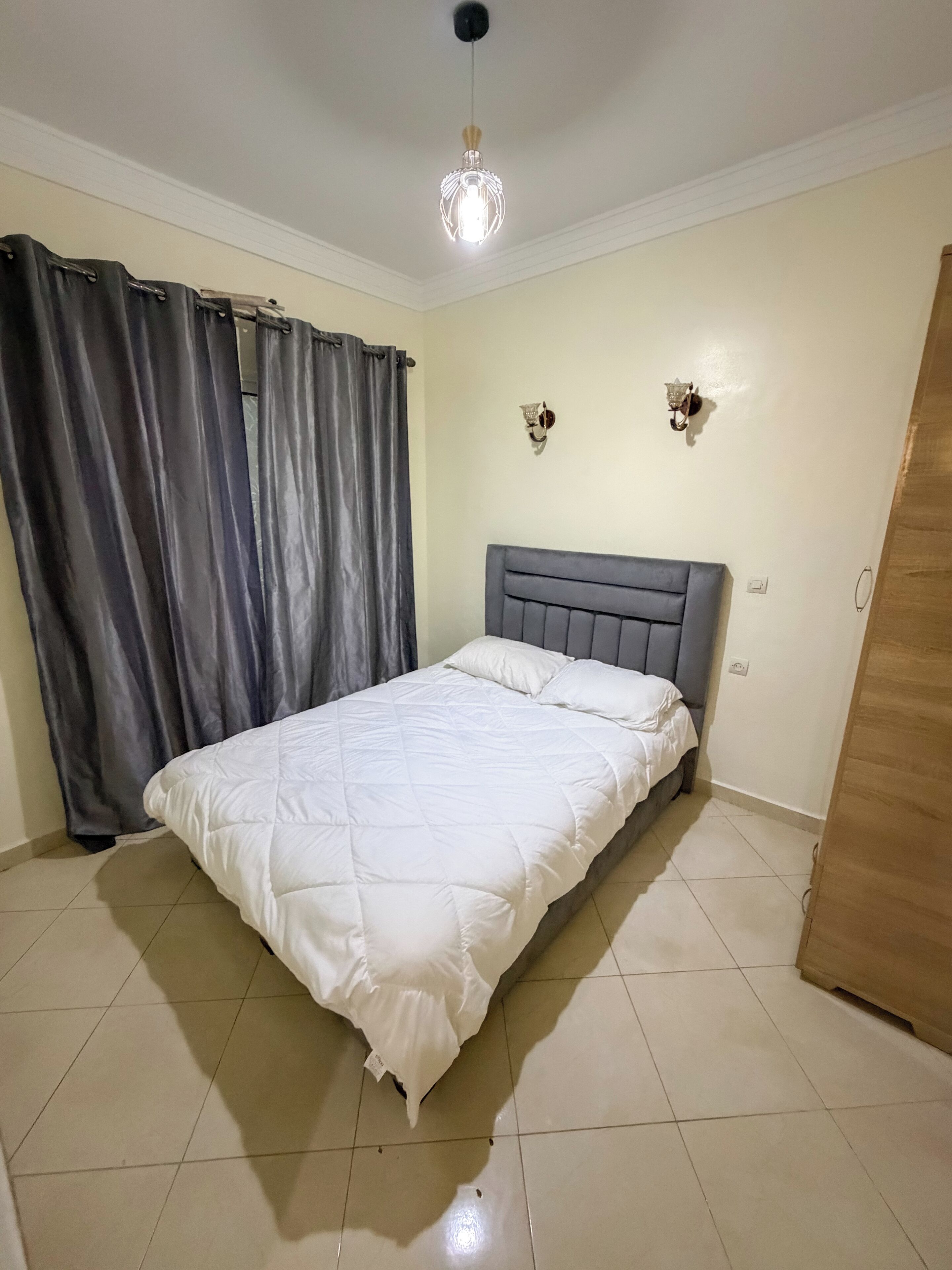 2 bedrooms, iron/ironing board, internet, bed sheets