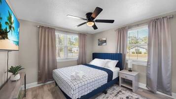 5 bedrooms, iron/ironing board, WiFi, bed sheets