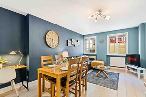 Dining - Beach Reach | By My Getaways (Brighton)