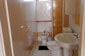 Shower, bidet - Holiday Properties Vista do Mar (Ilha do Sal, Cape Verde)