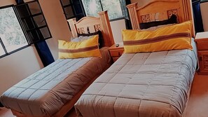 3 bedrooms, WiFi, bed sheets - The House of Mary and Philip (San Pedro Apatlaco)