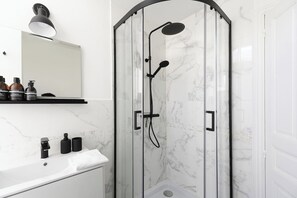 Apartment | Bathroom | Hair dryer - Villa Pax 2 - La Bourboule 4pers (La Bourboule)