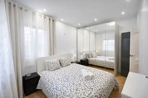 3 slaapkamers, een strijkplank/strijkijzer, wifi, beddengoed