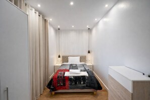 3 bedrooms, iron/ironing board, WiFi, bed sheets
