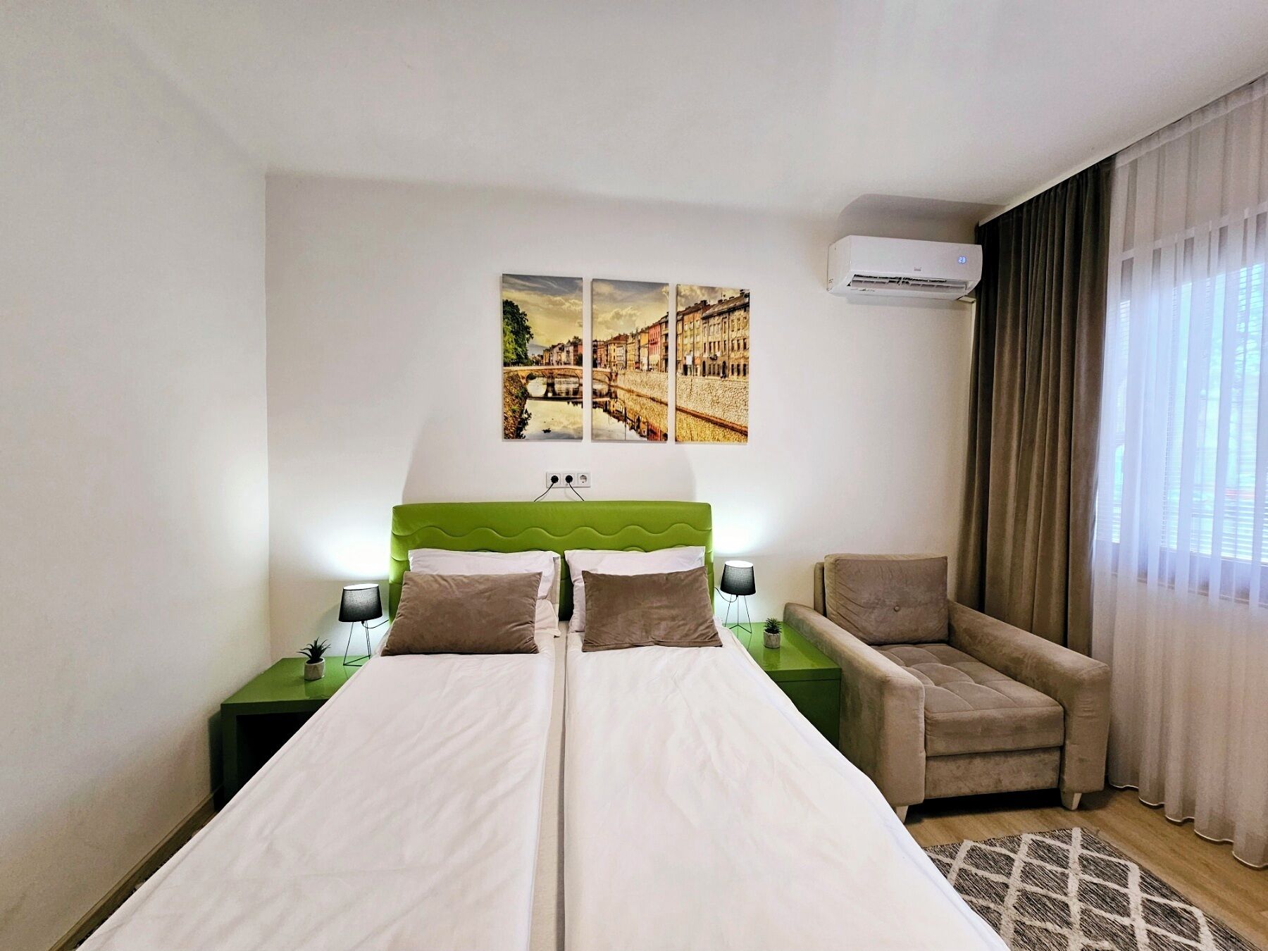 1 slaapkamer, een strijkplank/strijkijzer, wifi, beddengoed