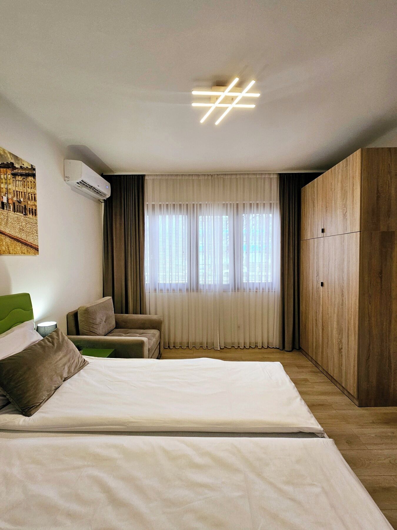 1 habitación, tabla de planchar con plancha, wifi y ropa de cama 