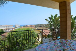 Outdoor dining - Holiday Properties Sicilian Breeze2 (Lido di Noto, Italy)
