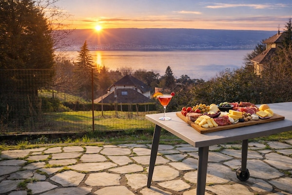 Apéritif avec coucher de soleil sur le lac