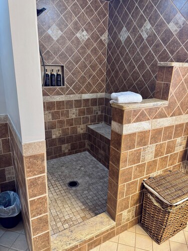     3BR Near Penn State, King Bed, Fast WiFi, Easy Access 322
