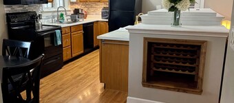 15 Min to Penn State • King Bed • Sleeps 6 • Comfortable Retreat