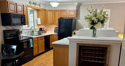 15 Min to Penn State • King Bed • Sleeps 6 • Comfortable Retreat