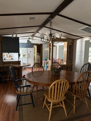 Dining - Lake front lake house on Lake Marion (Eutawville)