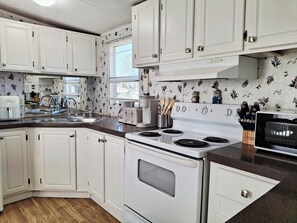 Luokittelematon kuva, 3 kautta 32, painike