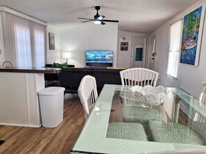 Unclassified image, 2 of 32, button