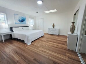5 bedrooms, desk, iron/ironing board, free WiFi - Poolside Punch With A Splash - 5BR/4BA Retreat with Private Pool and Yard! (Panama City)
