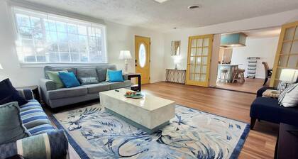 Poolside Punch With A Splash - 5BR/4BA Retreat with Private Pool and Yard!