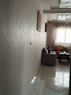 Living area - Enjoy staying in a calm apatment- near the beach with air conditioning and wifi (Martil)