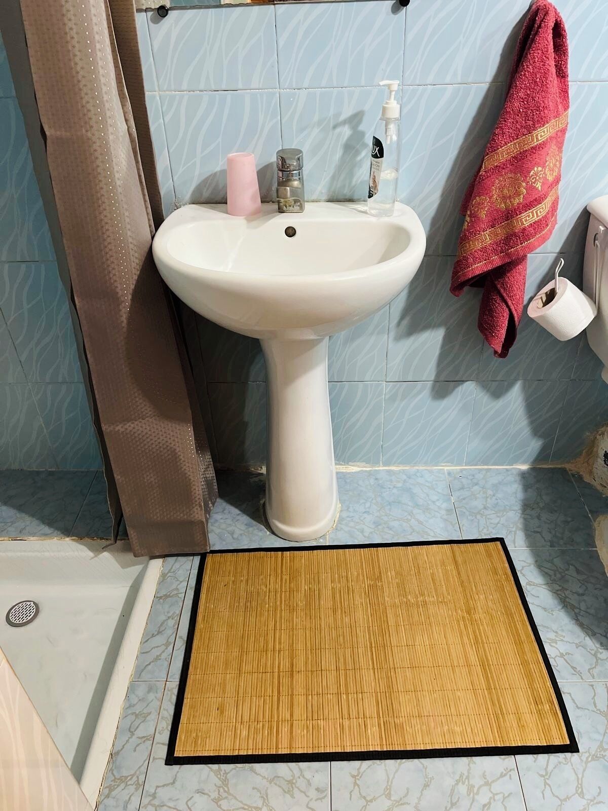 Håndklær, såpe og toalettpapir