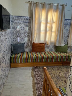 Unclassified image, 4 of 24, button