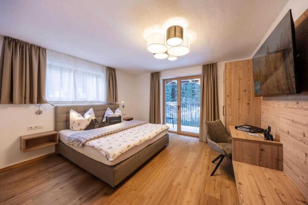 Deluxe Apartment, Mountain View | Individually decorated, individually furnished, blackout curtains