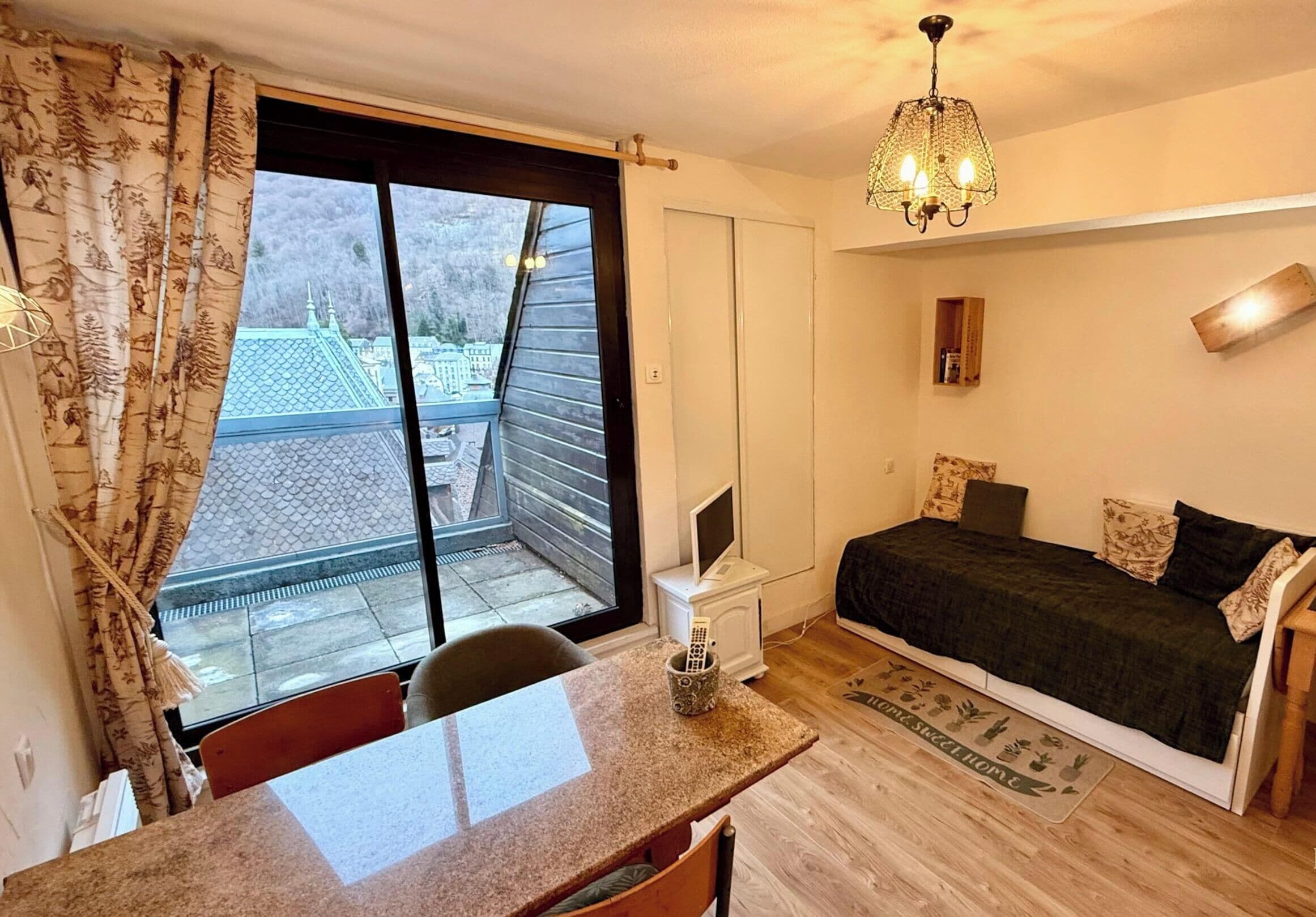 Apartment | 1 bedroom, iron/ironing board