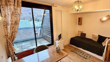 Apartment | 1 bedroom, iron/ironing board