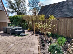 House | Balcony - Cozy Holiday Home in Burgerbrug (Burgerbrug)