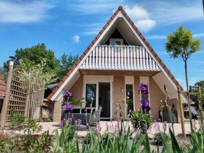Exterior - Cozy Holiday Home in Burgerbrug (Burgerbrug)