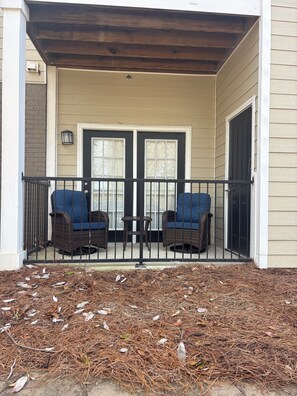 Property grounds - Welcome to the Burnham! Peaceful and cozy! Minutes from campus and square! (Oxford)