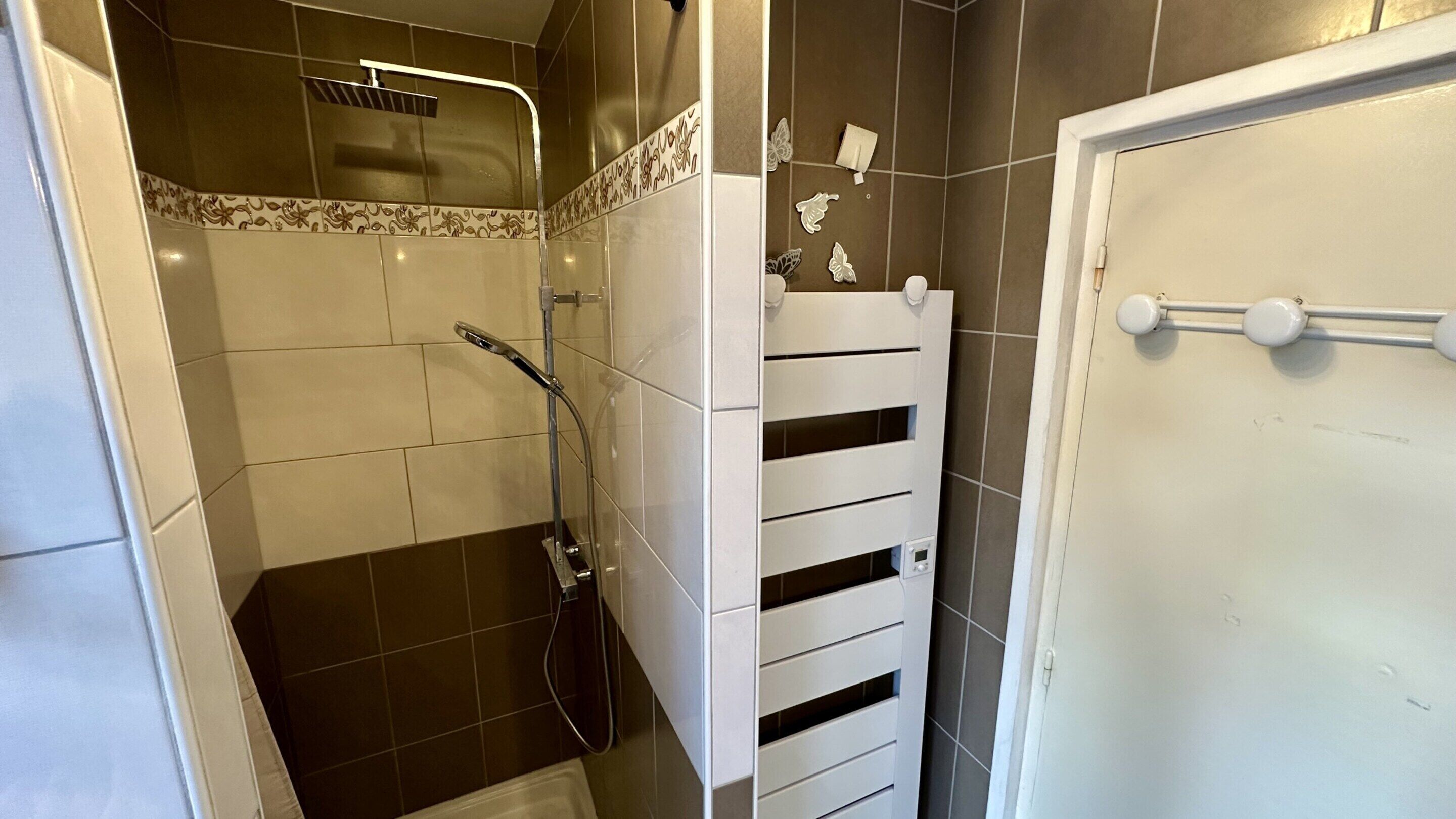 Apartment | Bathroom | Hair dryer