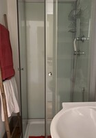 公寓 | 浴室 | 吹风机、洗发水