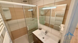 Appartement | Salle de bain | Sèche-cheveux