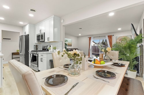 NEW - 3 Br Backyard Oasis and Spa